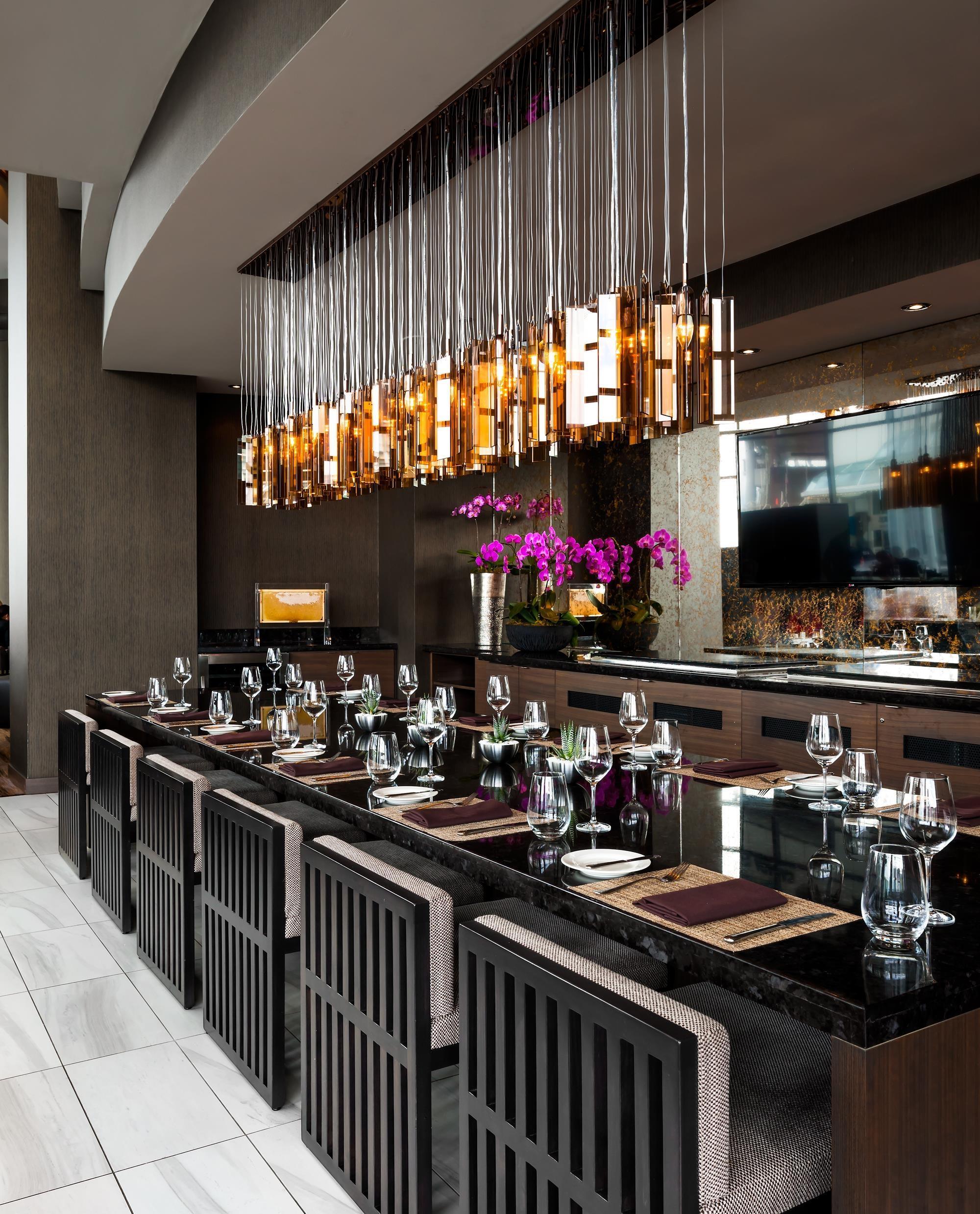 Fairmont Waterfront Hotel Vancouver Ngoại thất bức ảnh The Chef's Table at the Ritz-Carlton, Boston