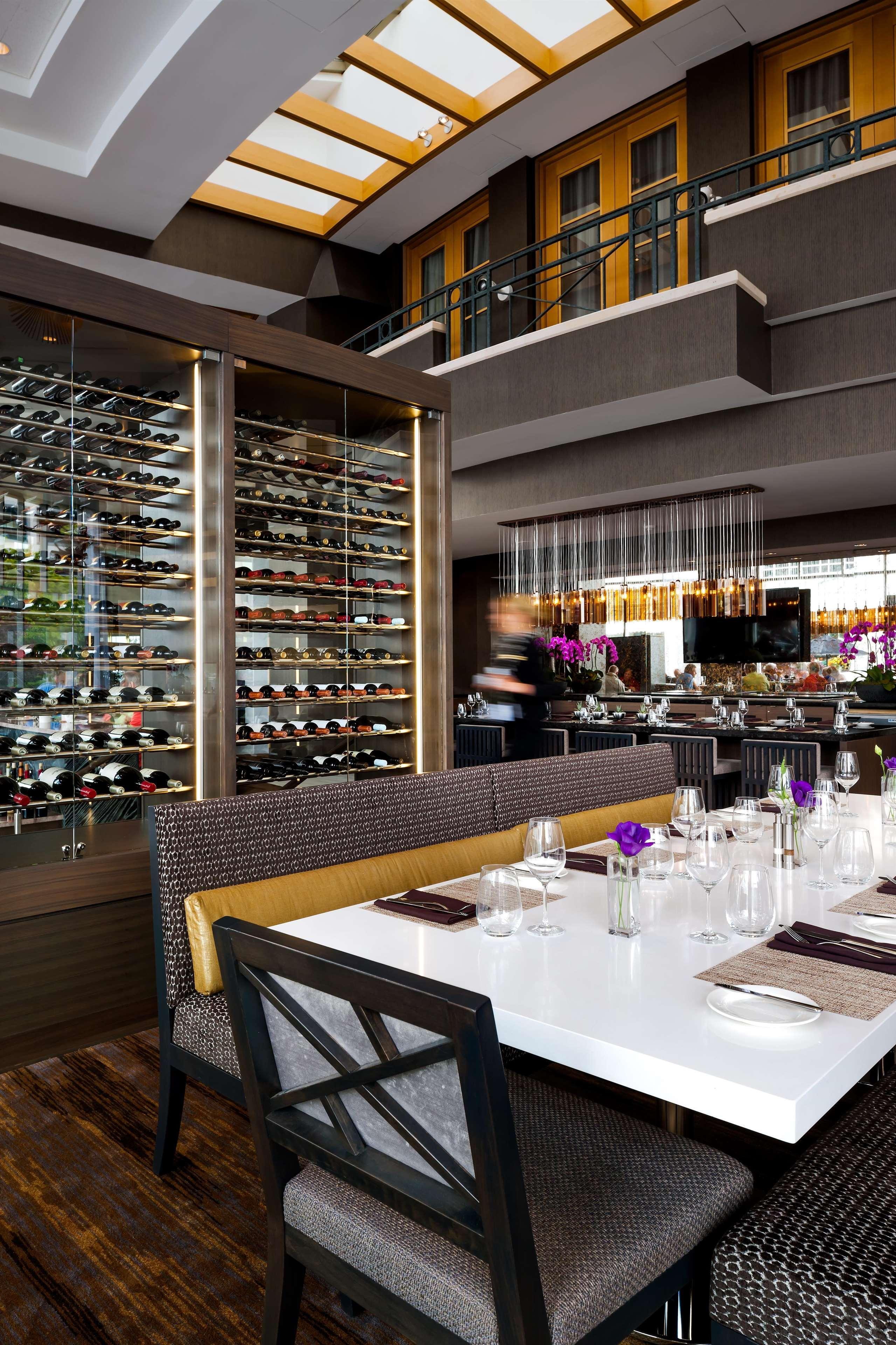 Fairmont Waterfront Hotel Vancouver Ngoại thất bức ảnh The interior of the restaurant