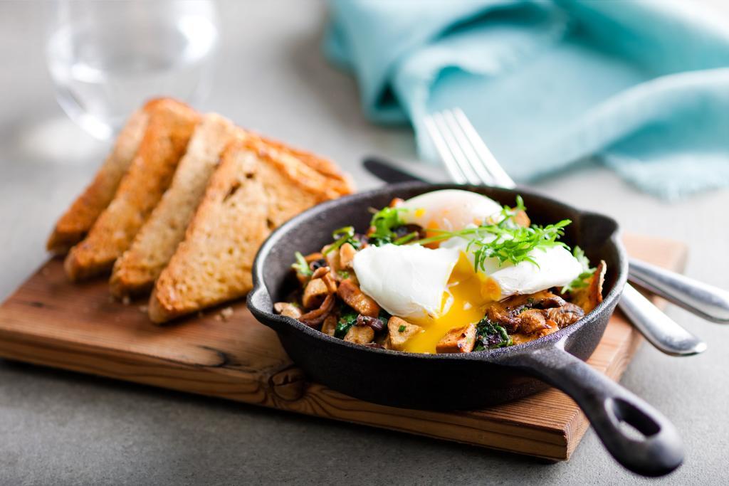 Fairmont Waterfront Hotel Vancouver Ngoại thất bức ảnh Poached eggs with mushrooms