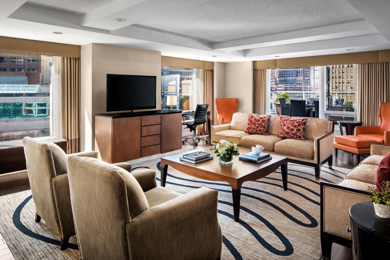 Fairmont Waterfront Hotel Vancouver Ngoại thất bức ảnh A suite at the Mandarin Oriental, New York