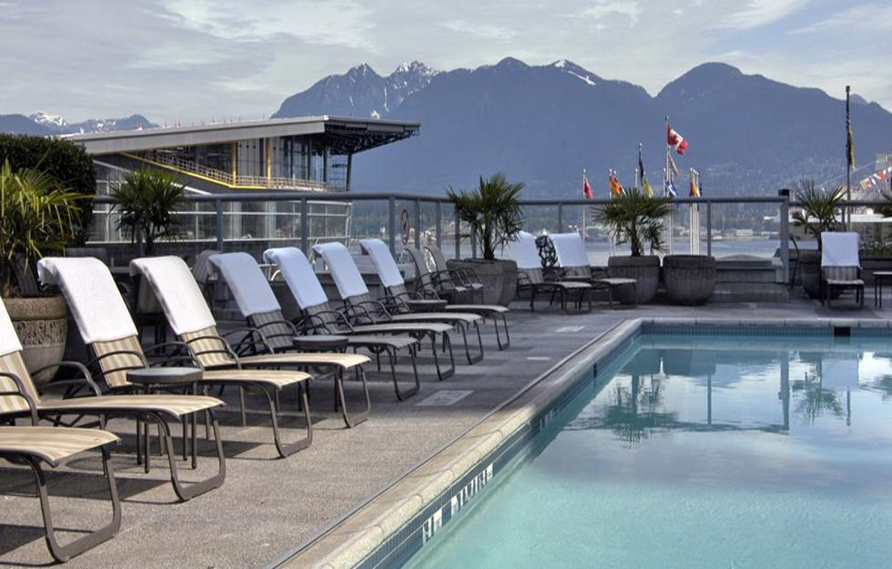 Fairmont Waterfront Hotel Vancouver Ngoại thất bức ảnh The pool at the Fairmont Pacific Rim